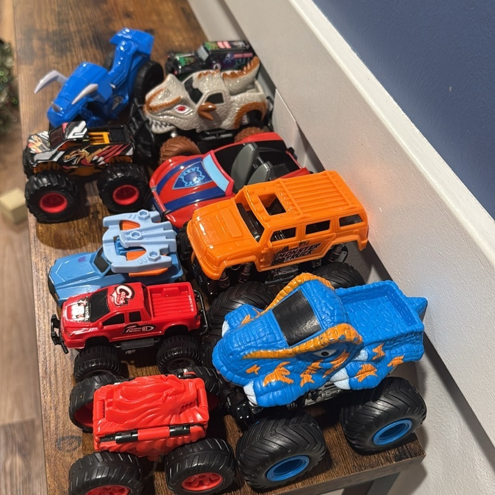Random trucks- set of 10 - - Picture 3 of 5
